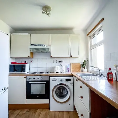 Sleek Getaway On Gloucester Rd Bristol