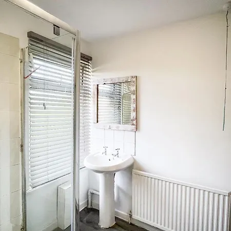 Apartman Sleek Getaway On Gloucester Rd